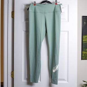 NWOT - Nike One Leggings Dri-Fit Mid Rise Waist 7/8 Length Green